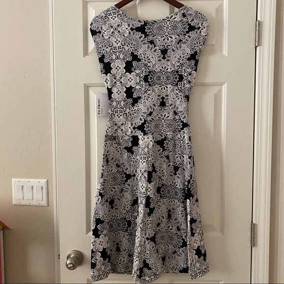 EnFocus Studio Black Floral Dress size 8 - Picture 4 of 7